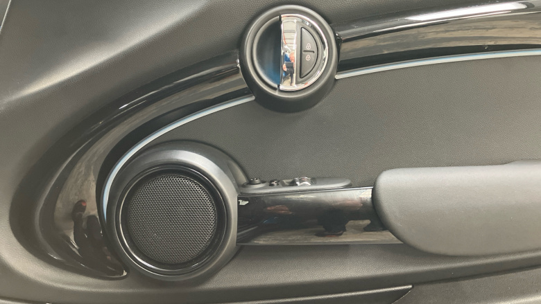 MINI Hatchback 1.5 Cooper Classic 3dr Auto Petrol Hatchback